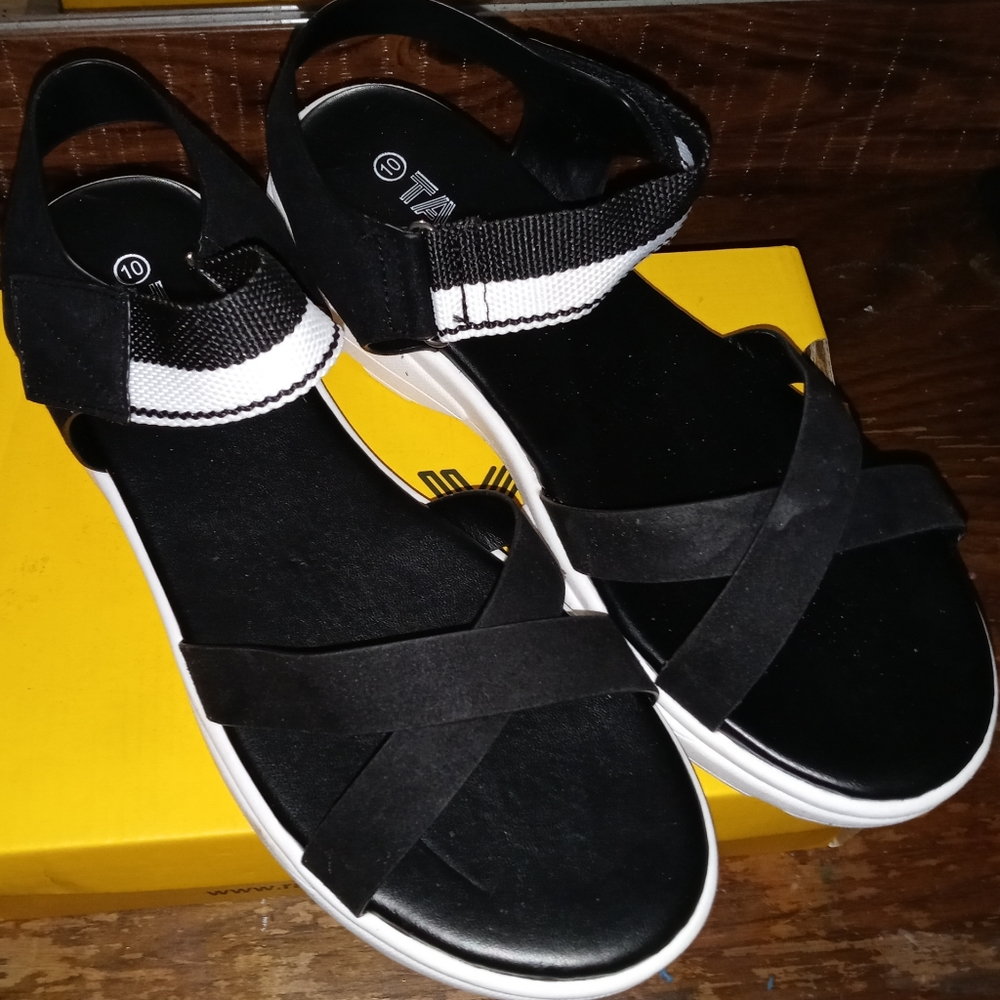 Rainbow shops size 10 black sandals